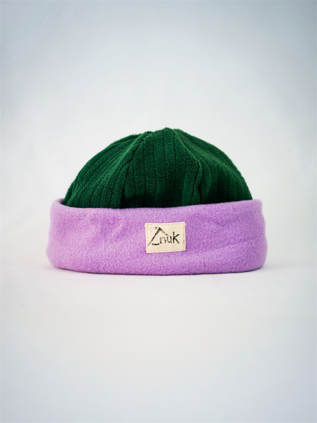 Bonnet lila & vert côtelé