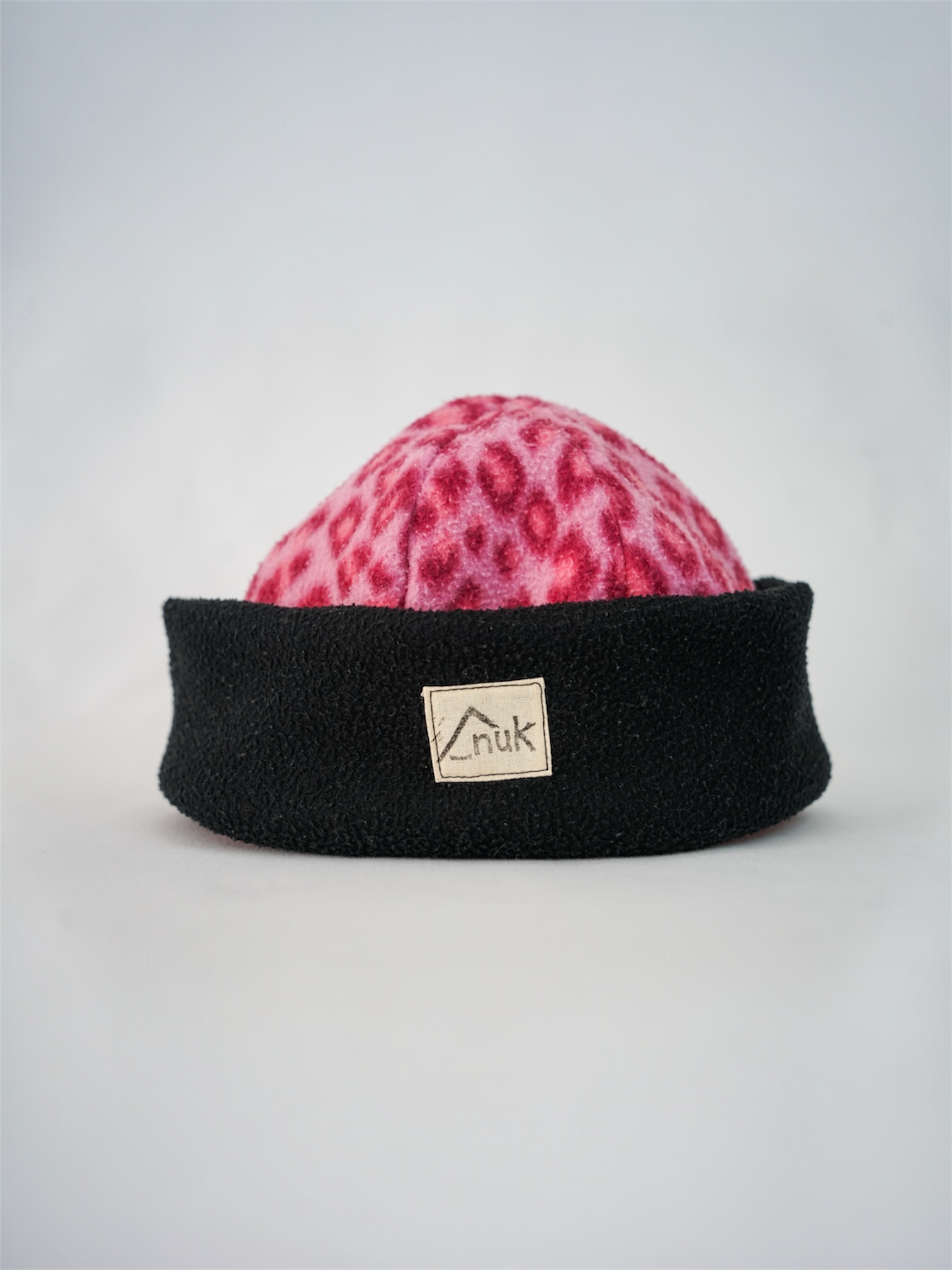 Bonnet noir & léopard rose