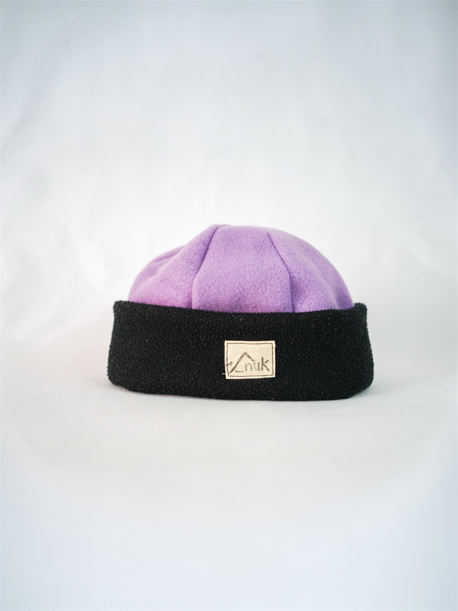 Bonnet noir & lila