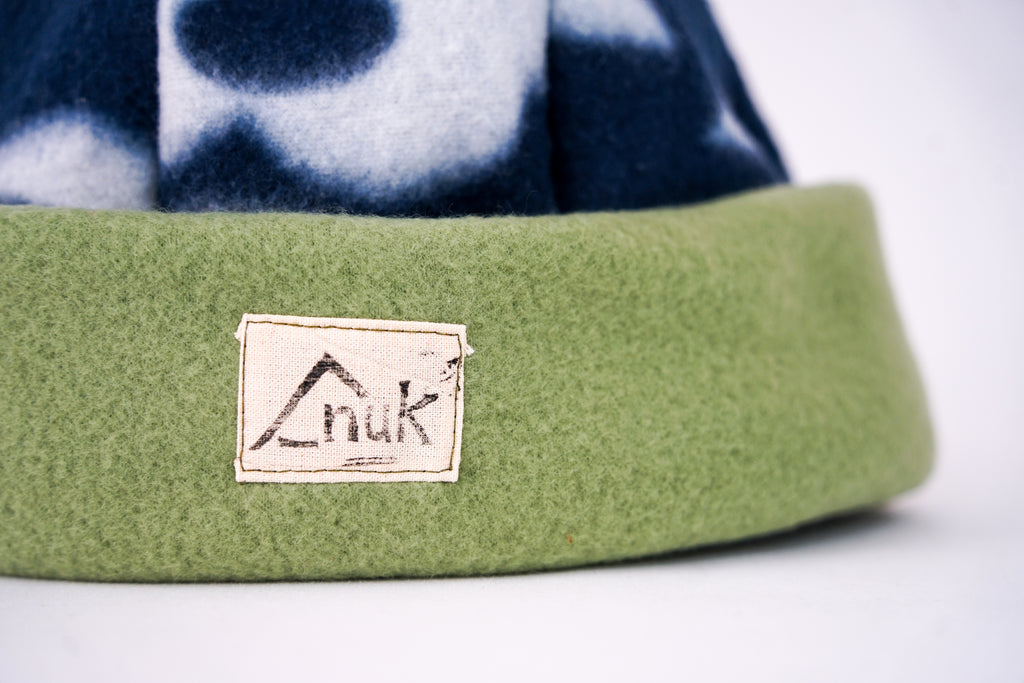 Bonnet kaki & bleu fleurs blanches