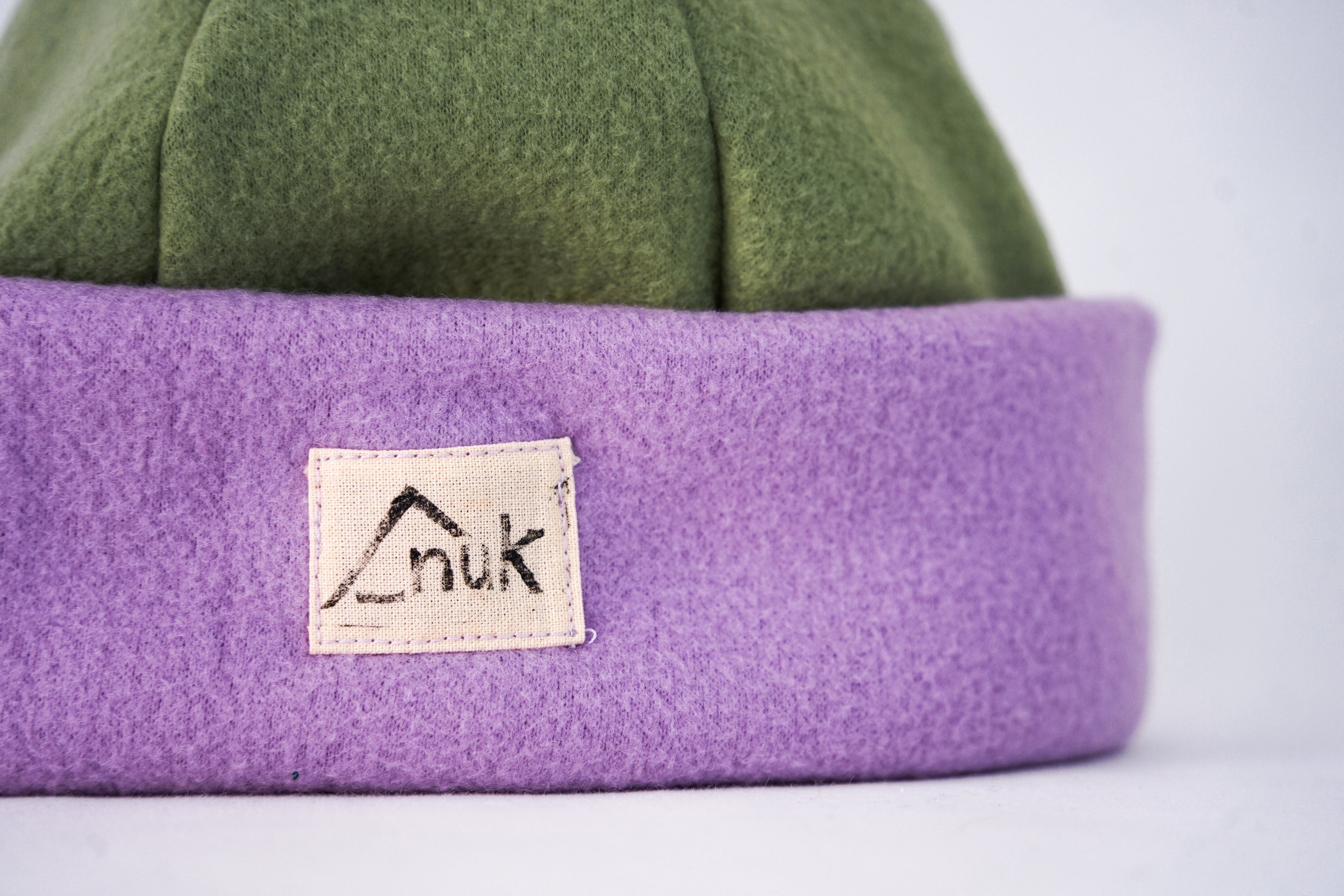 Bonnet lila & kaki