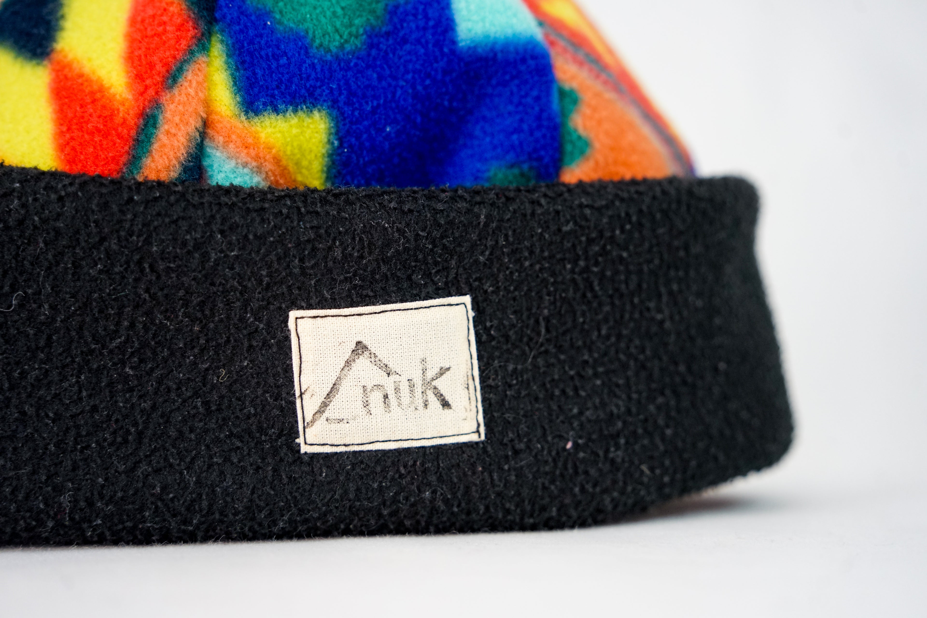 Bonnet noir & motif rétro