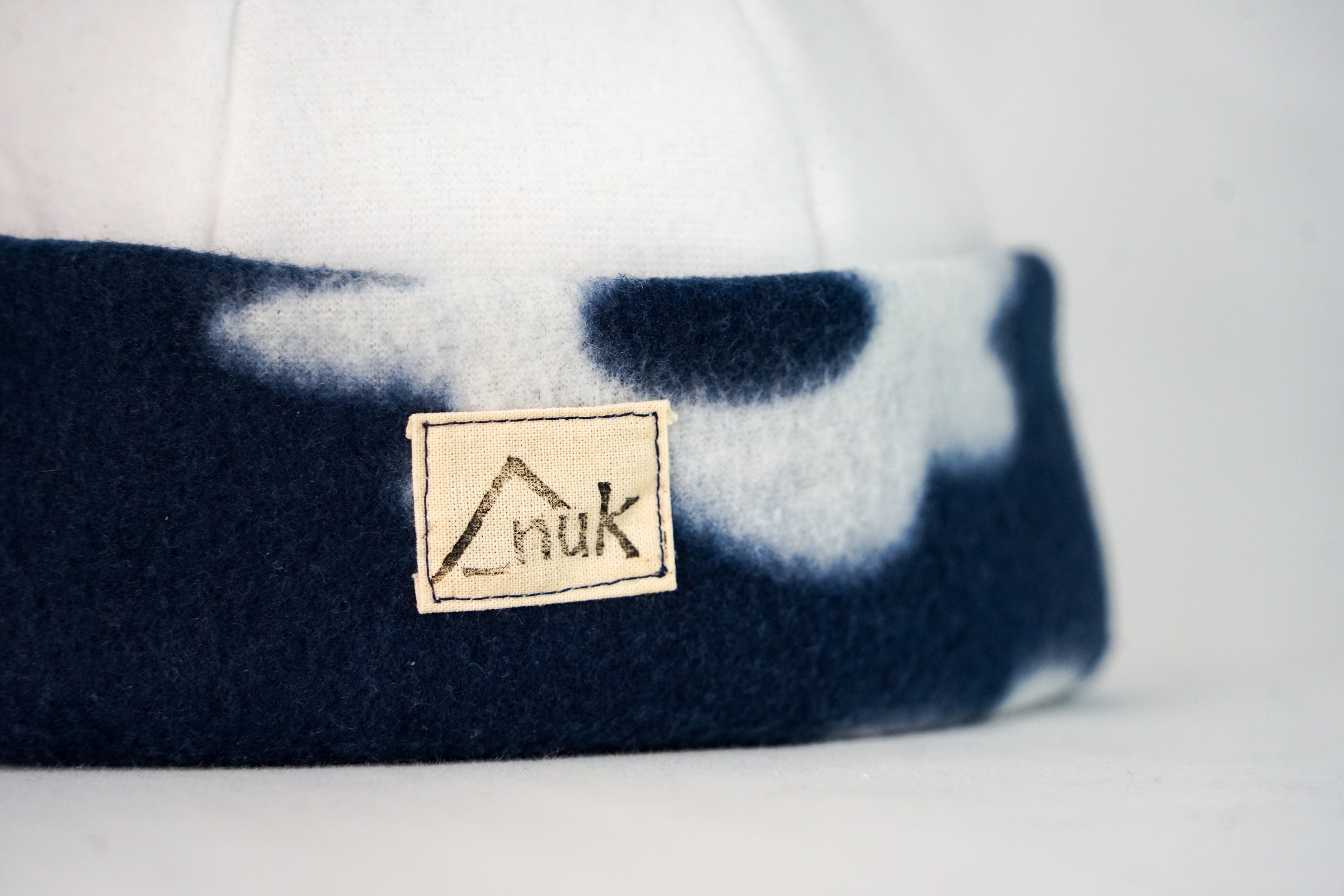 Bonnet bleu à fleurs & blanc